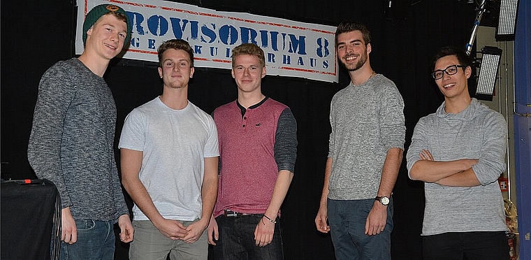 «In Olten braucht es mehr preiswerte Ausgehmöglichkeiten für Jugendliche ab 16 Jahren», finden (v.l.) Raphael Klar, Stefano Mazzoleni, Kai Brunner, Noah Meyer und Moritz Bühlmann vom Verein «Gener8ors». (Bild: vwe)