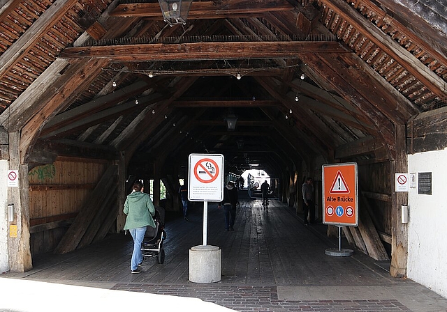 Alleine die Instandstellung der Brandschäden an der alten Holzbrücke werden auf rund 1,1 Mio. Franken zu stehen kommen. (Bild: mim)