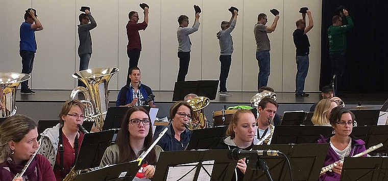 Der STV Hägendorf und die Musikgesellschaft Hägendorf-Rickenbach planen eine Show aus Turnen und Musik verpackt in eine Rahmengeschichte. (Bild: ZVG)