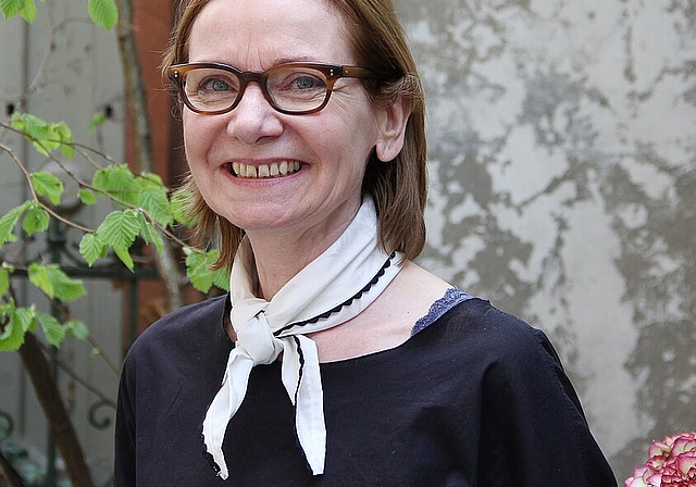 Im Garten hinter dem Laden: Susanne Wegmüller findet Olten «wohnenswert» und möchte mit ihrem Angebot etwas zum Stadtleben beitragen. (Bild: Sonja Furter)