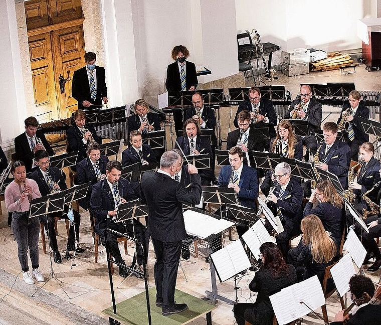 Die Stadtmusik Olten mit Solistin Amana Baschung an der Blockflöte. (Bild: Christina Brun)