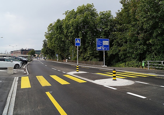 Die neuen Linienführungen erfordern beim Bahnhof Olten auf der Gösgerstrasse aareseitig eine neue Busanlegekante. Gleichzeitig wird der Fussgängerstreifen über die Gösgerstrasse verbreitert und die Fahrradführung verbessert. (Bild: frabei)