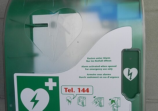 Der AED (automatische externe Defibrillator) an der Frohburgstrasse 1 wurde entwendet. (Bild: ZVG)