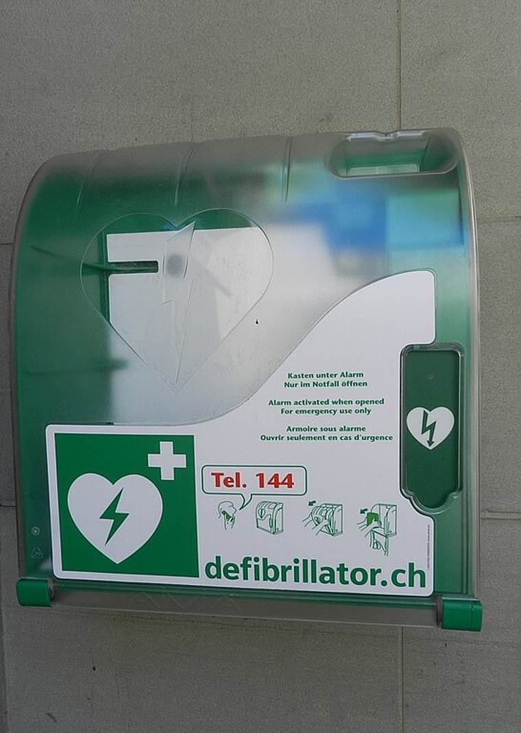 Der AED (automatische externe Defibrillator) an der Frohburgstrasse 1 wurde entwendet. (Bild: ZVG)