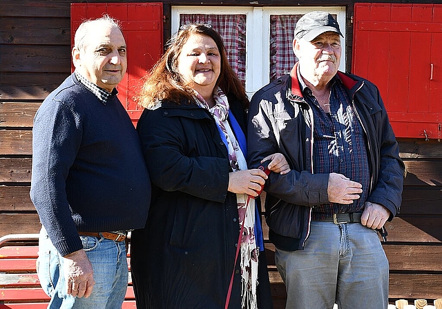 (v.l.) Anello Gullone (Vizepräsident), Luzia Schmid (Präsidentin) und Rolf Walser (Beisitzer) vom Gartenbauverein Olten und Umgebung. (Bild: Franz Beidler)