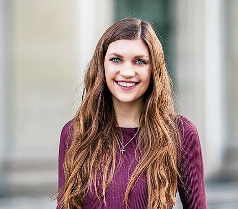 Jacqueline Straub, Journalistin, Theologin und Buchautorin.