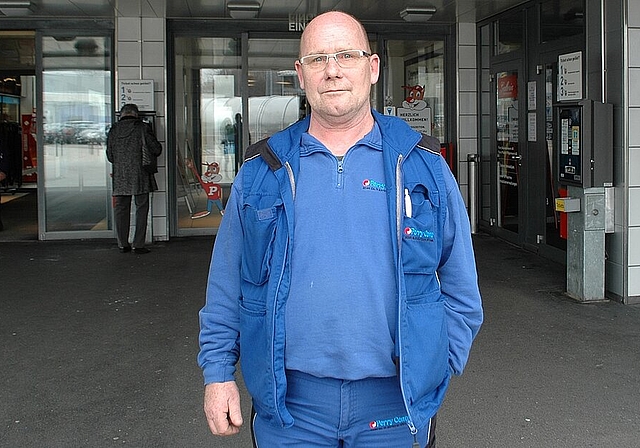 «Ich schätze die enorme Vielseitigkeit und Selbstständigkeit in meinem Beruf», betont Hauswart Heinz Wullschleger.vwe)
