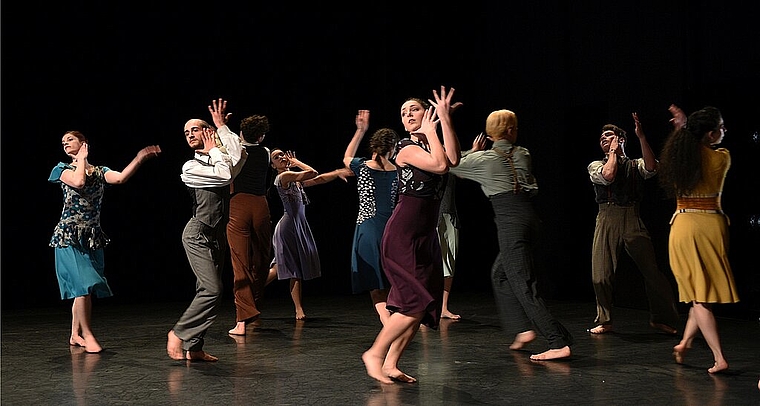 Die Berufstänzerinnen und –tänzer der Zürcher Hochschule der Künste bieten am Mittwoch, 15. November mit «With Love from Zurich» einen imposanten und kurzweiligen Auftakt der Tanztage. (Bild: Peter Schnetz)