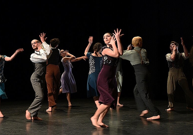 Die Berufstänzerinnen und –tänzer der Zürcher Hochschule der Künste bieten am Mittwoch, 15. November mit «With Love from Zurich» einen imposanten und kurzweiligen Auftakt der Tanztage. (Bild: Peter Schnetz)