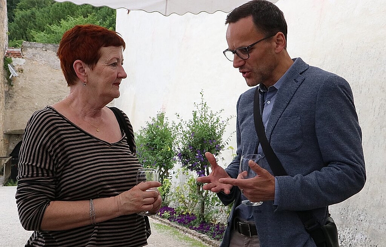 Angeregter Austausch zwischen Stadträtin Iris Schelbert und Urs Bloch, Präsident Robi Olten. (Bild: mim)
Angeregter Austausch zwischen Stadträtin Iris Schelbert und Urs Bloch, Präsident Robi Olten. (Bild: mim)
