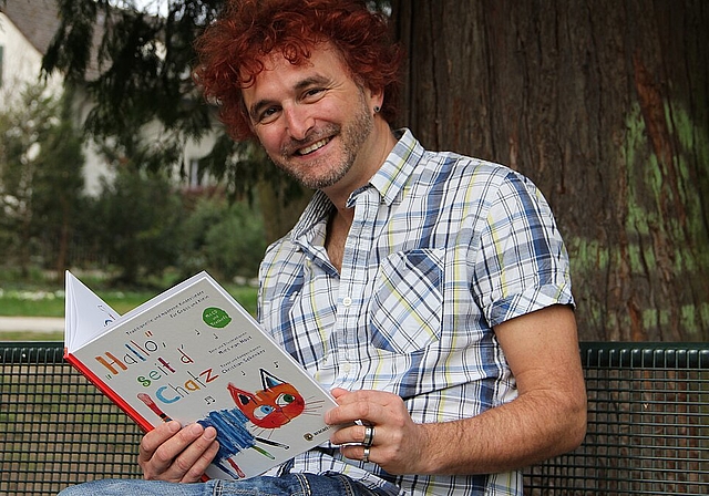 Der Kappeler Kinderliedermacher Christian Schenker hat erstmals bei einem Buchprojekt mitgewirkt. (Bild: mim)
