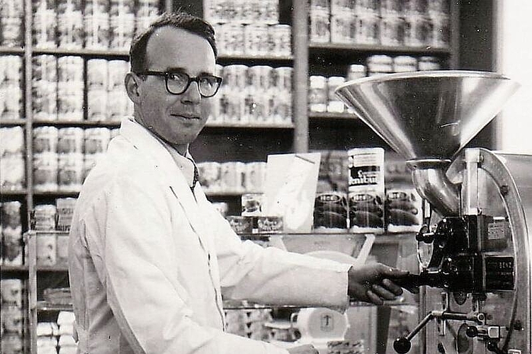 Peter Wirz röstete wie schon Vater Paul Wirz-Burri seinen Kaffee der Marke «Drei Tannen» immer selber. (Bilder: ZVG Martin Wirz, Trimbach)