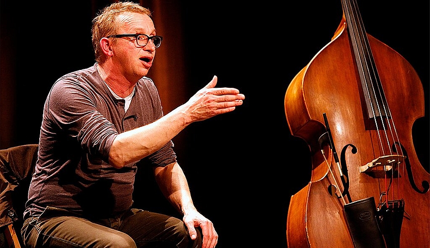 Der Musiker und Geschichtenerzähler Philipp Galizia wird sich am Donnerstag, 22. September gemeinsam mit Autorinnen und Autoren in kriminalistische Abgründe stürzen. (Bild: ZVG)
