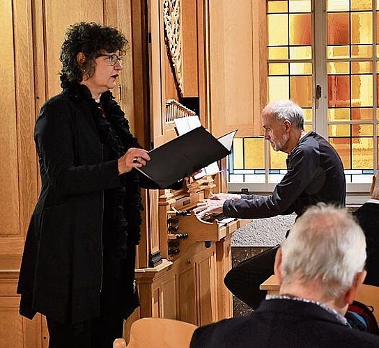 Sängerin Claudia Küpfert und Organist Hansruedi von Arx.
