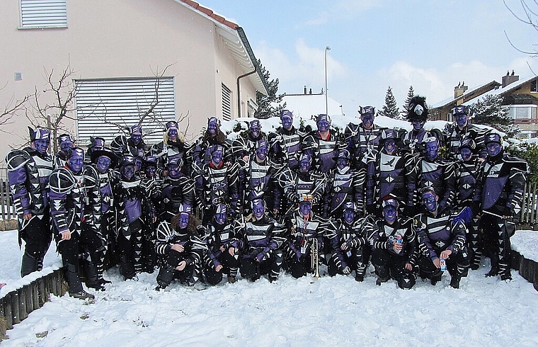 Die Chärneschränzer an der Fasnacht 2013 mit dem Motto «Wir sind gut zu Vögeln». ZVG)