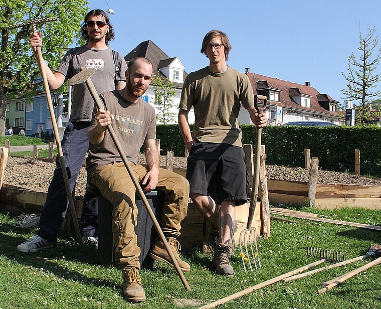 Drei Kerngruppenmitglieder v.l. Mirco Sferrazza, Tobias Vega und Matthias Tschopp aus Olten setzen sich tatkräftig dafür ein, den öffentlichen Raum gemeinsam neu zu gestalten. mim)