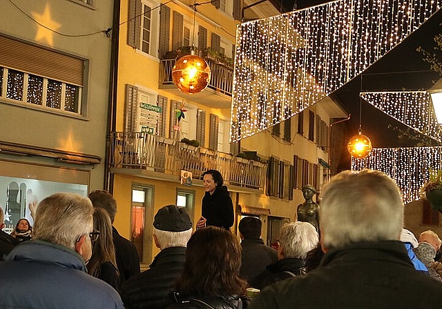 Daniela Gaiotto, Gewerbe Olten Co-Präsidentin, bedankte sich am vergangenen Donnerstag bei allen, die es mit ihrer Arbeit möglich machen, dass die Stadt in weihnächtlichem Licht erstrahlt. (Bild: mim)