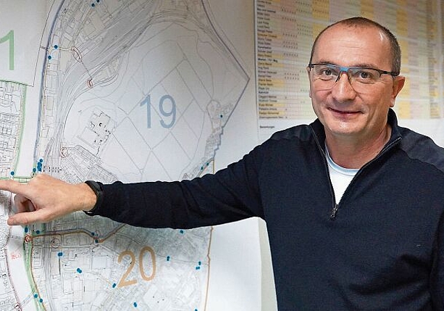 René Wernli, seit 2013 Leiter des Werkhofes der Stadt OIten, pilotiert bei starkem Schneefall und pausenlosem Einsatz auch mal selber ein Räumfahrzeug.
