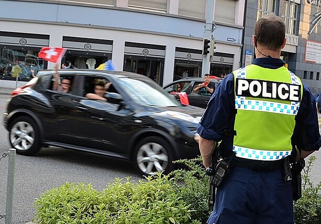 Die Polizei ist im Hinblick auf die WM tolerant. Sie greift jedoch dann ein, wenn die Sicherheit der Fans und jene von Unbeteiligten gefährdet ist oder das Mass überschritten wird. (Bild: vwe/Archiv)