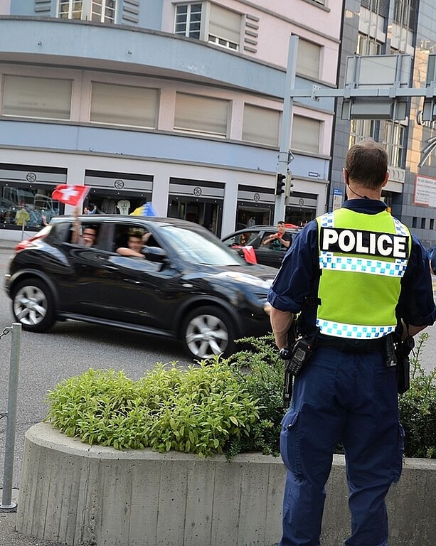 Die Polizei ist im Hinblick auf die WM tolerant. Sie greift jedoch dann ein, wenn die Sicherheit der Fans und jene von Unbeteiligten gefährdet ist oder das Mass überschritten wird. (Bild: vwe/Archiv)
