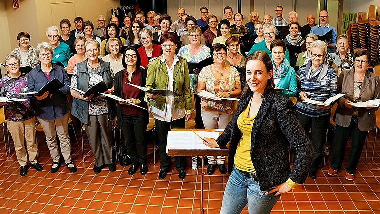 Die Dirigentin und Sängerin Penelope Monroe steckte alle mit ihrer Begeisterung und der Idee an, Werke von Pierson zum 175-Jahr-Jubiläum des Kirchenchors aufzuführen. (Bild: André Albrecht)