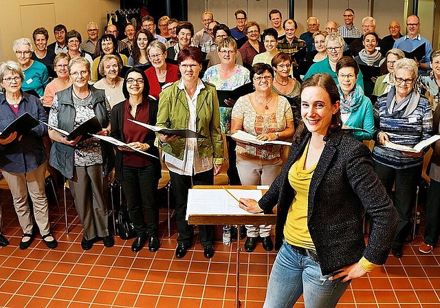 Die Dirigentin und Sängerin Penelope Monroe steckte alle mit ihrer Begeisterung und der Idee an, Werke von Pierson zum 175-Jahr-Jubiläum des Kirchenchors aufzuführen. (Bild: André Albrecht)