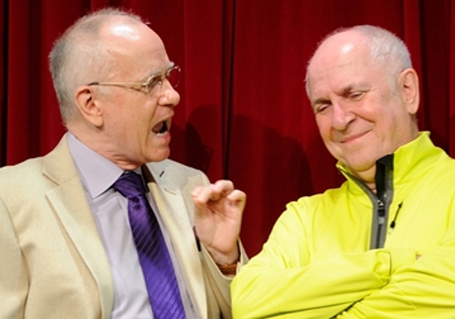 Das kongeniale Duo Lothar Bölck (r.)und Hans-Günther Pölitz der Magdeburger Zwickmühle kehren nach langer Zeit mit ihrem neuen Programm «Wir bringen uns in Form» in gewohnt bissiger Politsatire-Manier nach Olten zurück. (Bild: ZVG)