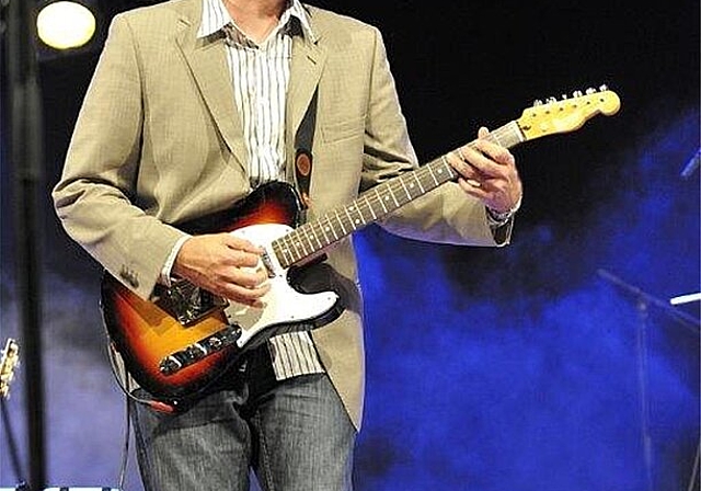 «Auf der Bühne bin ich eine Rampensau», so Bluessänger Pascal Geiser. ZVG)