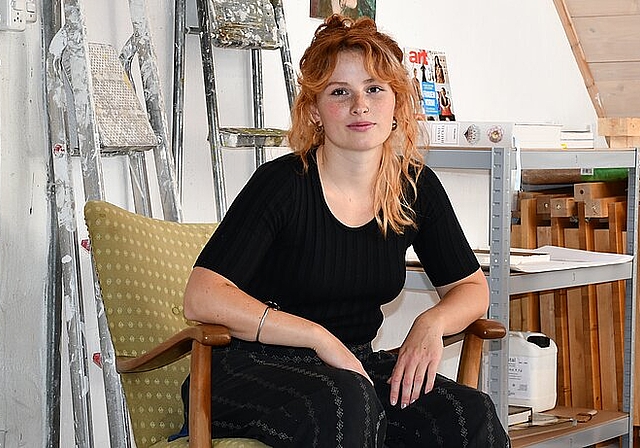 Delia Ferraro in ihrem Atelier im Künstlerhaus S11 in Solothurn. Hier entstehen ihre überlebensgrossen Bilder. (Bild: Franz Beidler)