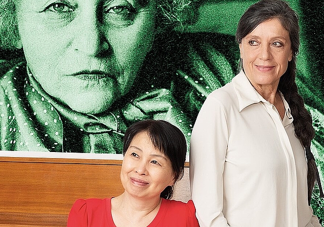 Graziella Rossi (r.) und Eriko Kagawa zeigen am Freitag und Samstag, 13. und 14. September «Colette – Tagebuch mit Klavier» im Theaterstudio Olten. (Bild: ZVG)