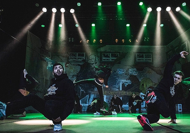 «Ghost Rockz» in Action: (v.l.) Die Schönenwerder Vincenzo Immersi und David Gratwohl mit Footwork-Moves. ZVG)