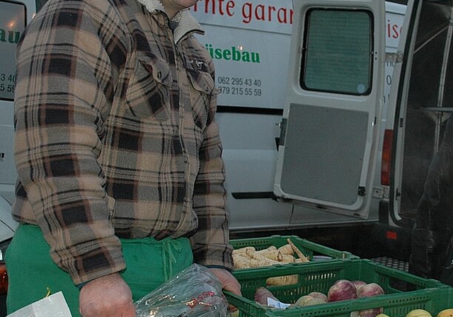 Wochenmarkt: Wie einst, dehnt sich der Wochenmarkt aufgrund der Abstandsregelung bis auf den Munzingerplatz aus. (Bild: Archiv)