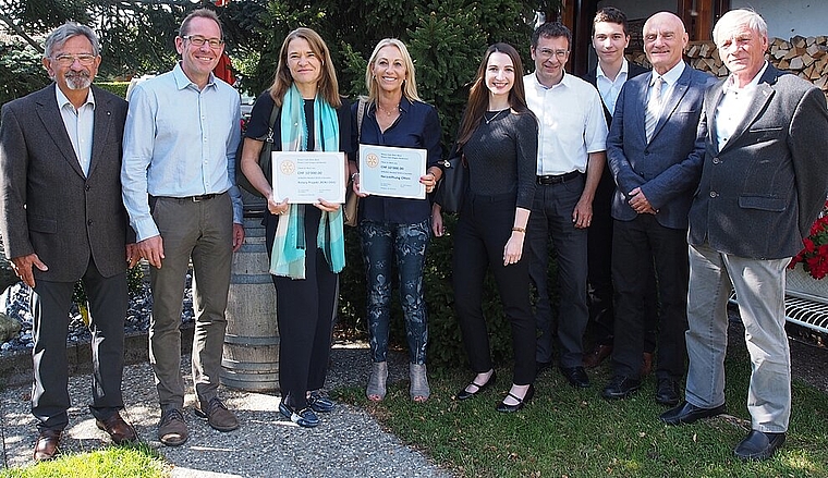 Die Checkübergabe nach dem Herzlauf: (v.l.n.r): Ruedi Stäuble (OK-Präsident Herzlauf), Kaspar Ritz (Präsident Rotary Gösgen Niederamt), Sabine Lang (Innerwheel Olten, ROKJ), Manuela Grünig und Nadine Walther (Herzstiftung Olten), Marco Trotter