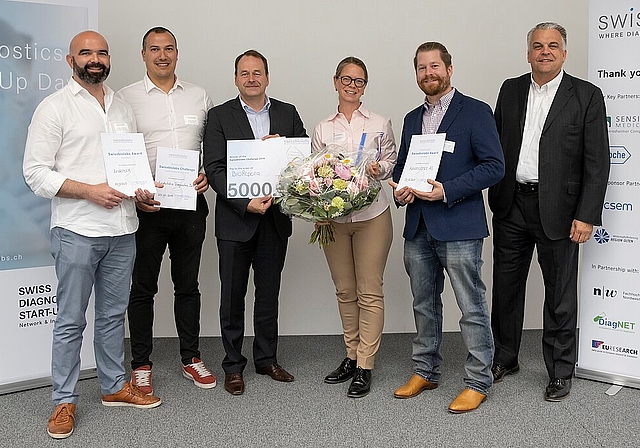 (v.l.) Marc Moghbel und Dr. Karim Brandt (Endotelix, 2. Platz), Dirk Schneider, Präsident Förderverein Swissbiolabs, Dr. Anna Fahlgren (BioReperia, 1. Platz), Dr. Christian Vogler (Advancience AG; 3. Platz) und Derek Brandt, CEO Sensile Medical und