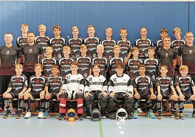 Die Junioren U14 von Unihockey Mittelland mit ihren Trainern und Betreuern.
