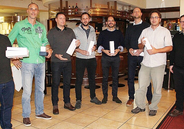 Zwischen 59 und 180 Diensttage hat jeder dieser Männer geleistet. Am vergangenen Freitag wurden sie aus dem Zivilschutz entlassen (v.l.): Rolf Arnold, Kurt Hubschmid, Marcel Jordi, Marco Kalt, Marco Di Franco, Patrick Peyer, Christoph Stürm und Ren
