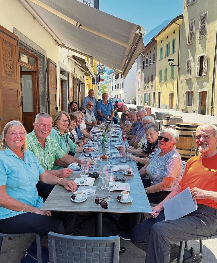 Die 18 Mitglieder des 60-jährigen Skiclubs Hägendorf kamen in den Genuss eines reichbefrachteten Programms. (Bild: ZVG)