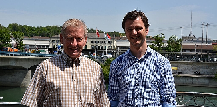 Herbert Schibler, Theaterdirektor (l.), und Christian Gressbach, Geschäftsleiter Olten Tourismus, erhielten gemeinsam den 3. Tourismuspreis des Kantons Solothurn. jp)