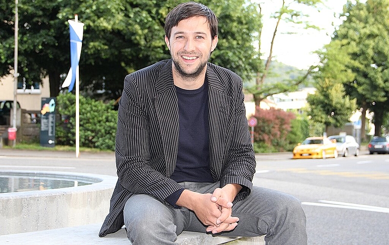 Mike Zettel beim MIO-Brunnen: Etwas weniger Beizlifest an der 68. MIO dafür ein grösseres Kinderprogramm. mim)