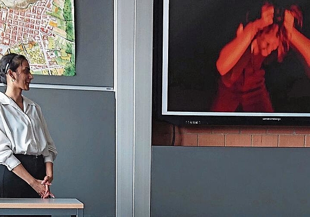 Gundeep Singh präsentierte ihr Videoprojekt auf Englisch. (Bild: Anna Ott)