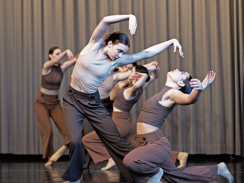 Ausdrucksstark: der Gruppentanz der Förderklasse Jugendliche bei der Qualifikation für die Weltmeisterschaft in der Kategorie Contemporary Dance. (Bild: HDFoto)