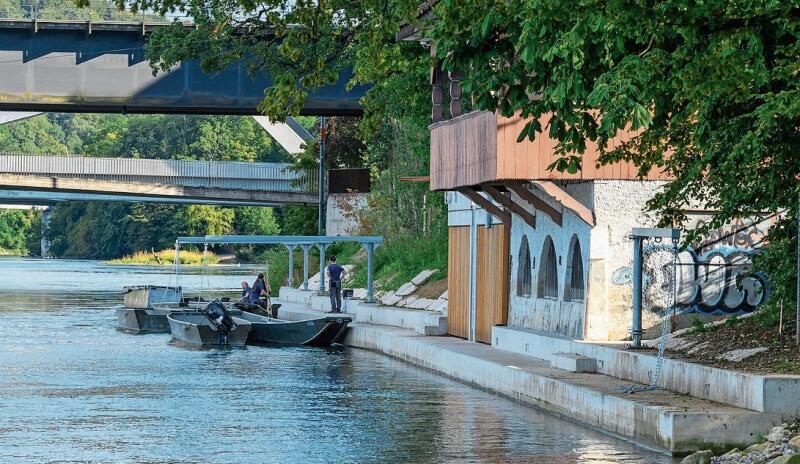 Das Aareufer beim Pontonierhaus wurde neu gestaltet. (Bild: Bruno Kissling)