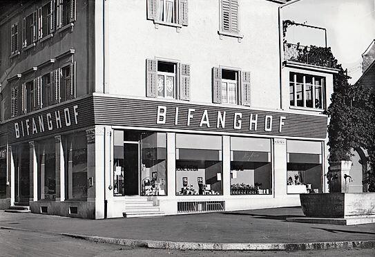 1937 wurde der Laden neu in den «Bifanghof» umgestaltet.