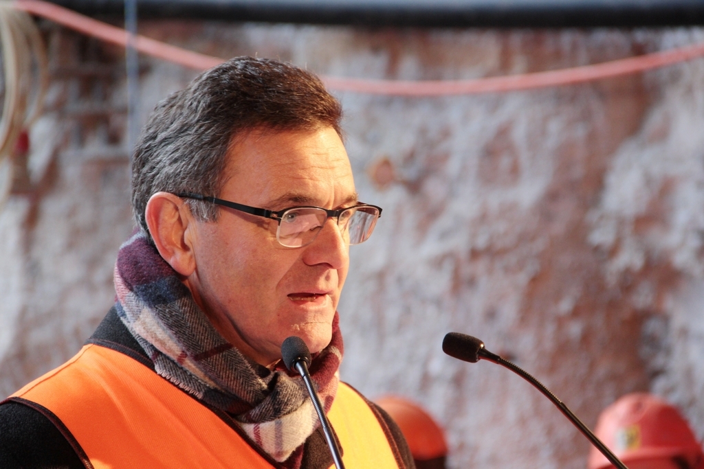 Philippe Gauderon, Leiter SBB Infrastruktur, bedankte sich bei den Mineuren. (Bild: S. Furter)
