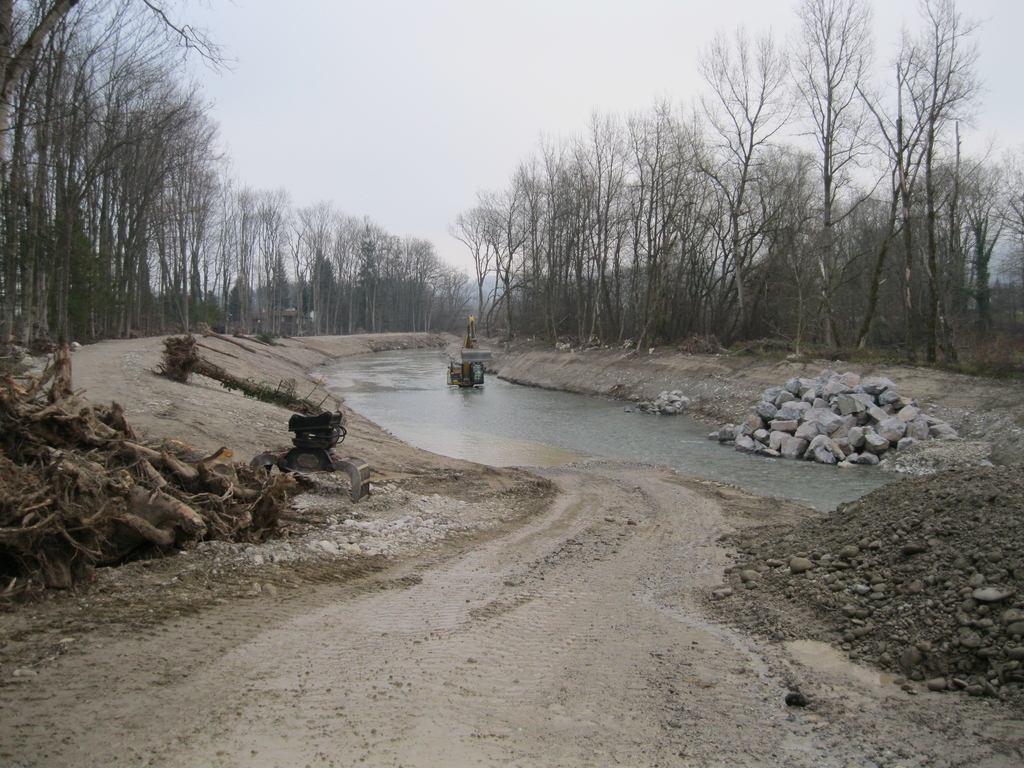 Die Aare während dem Bau der Steitengerinne in Obergösgen. (Bild: ZVG)