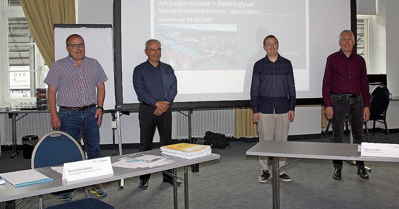 (v.l.) Rolf Ackermann, Daniel Zimmermann, Pascal Humbert und André Zerbin informierten über die bevorstehenden Sanierungsarbeiten. (Bild: Denise Donatsch)