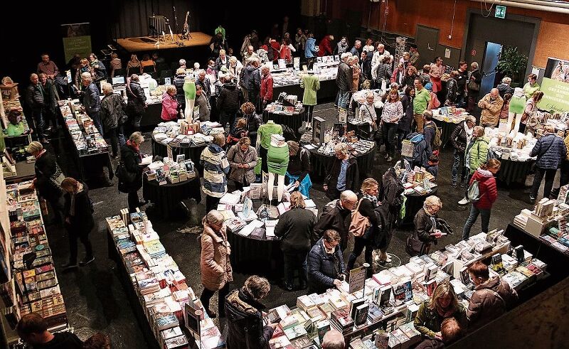 Ein solches Bild wird es in diesem Jahr nicht geben, denn das Buchfestival wurde abgesagt. Wir haben mit Georg Berger über die Absage und Covid-19 Massnahmen am Berufsbildungszentrum gesprochen. (Bild: mim / Bild: ZVG)