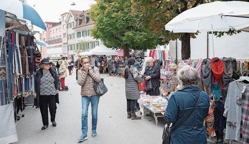 Auch auf der Baslerstrasse standen zahlreiche Stände.
