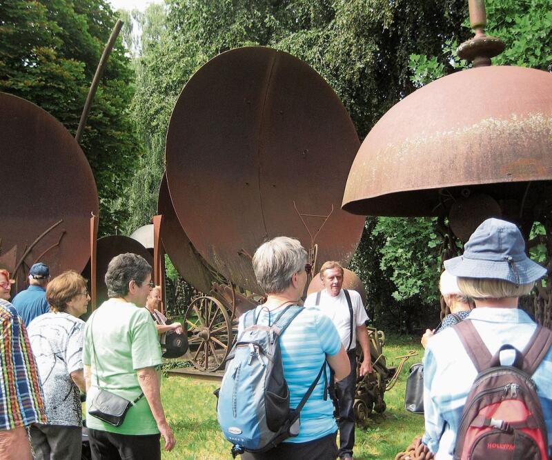 Ein Besuch im Skulpturenpark von Bernhard Luginbühl: Die Grauen Panther Olten und Umgebung unternehmen regelmässig gemeinsame Ausflüge. (Bilder: ZVG)
