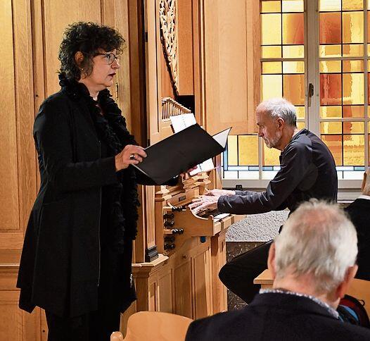 Sängerin Claudia Küpfert und Organist Hansruedi von Arx.
